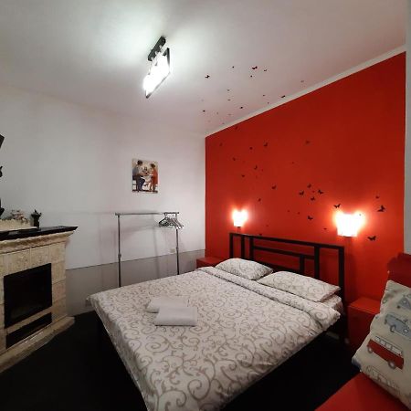 Midnight Cats' Apartment In Rynok Square Світло Є Завжди! 利沃夫 外观 照片