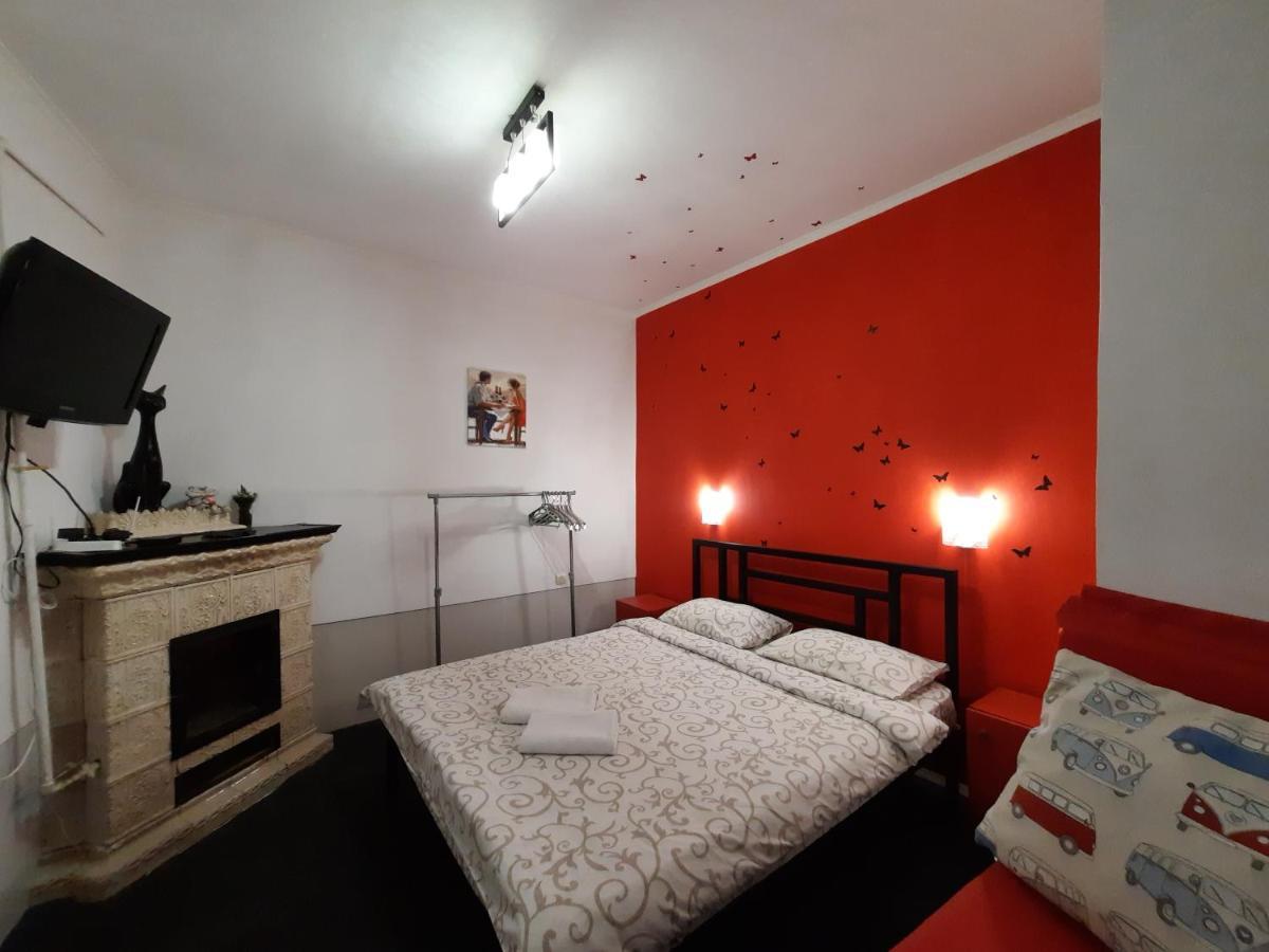 Midnight Cats' Apartment In Rynok Square Світло Є Завжди! 利沃夫 外观 照片